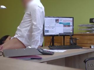 Loan4k. когато а млад млад жена харесвания анално.
