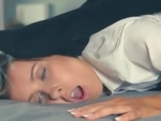Glorious школярки роздягатися сама в брюки