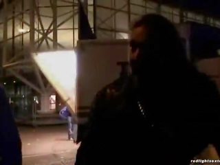 A повія усередині в washroomrom