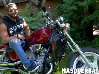 Bearded 猛男 骑自行车的人 独奏 自慰