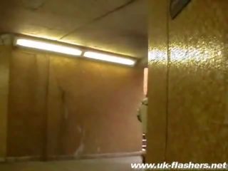 Koko танцююча піддається