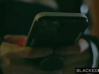 Blackedraw крихітна білявка divinity отримує заповнений вгору по величезний біб