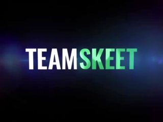 Перверзник лекар има малко специален лечение за нахален червенокоси ален skies към фиксира тя страх на хора