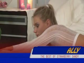 Strawberry пясъчен вътре писинг дейност