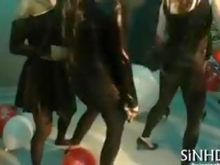 Дуже смачний немовлята знаходяться промоклий з хардкор трахання потреби