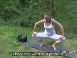 Divinity трахкав в йога брюки назовні