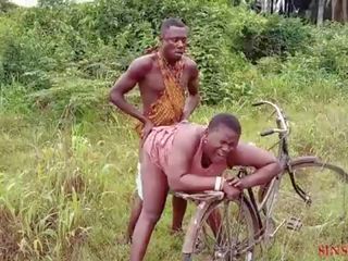 Sex movie WITH THE KING'S WIFE IN THE BUSH
