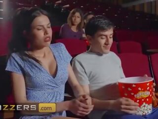 &lpar;jordi 埃尔 nino polla&rpar; 得到 他的 公鸡 吸 在 该 mov theatre 由 fabulous 雇员 &lpar;tina fire&rpar; - 的brazzers