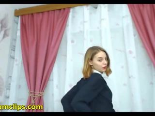 奇妙 女儿 金发 有 一 新 对 的 丝袜
