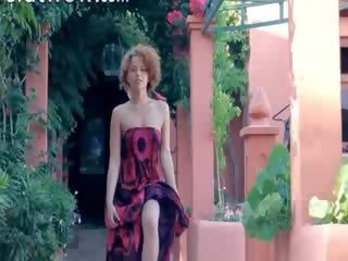 异国情调 拉拉队长 脱衣 和 跳舞