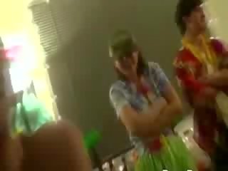 嫪 玩偶 有 一 宿舍 室 成人 夹 党