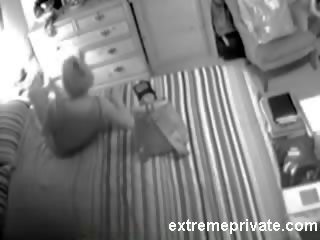 Мастурбація мій білявка мама на шпигун камера кліп