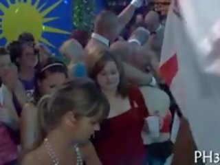 Трясък див patty при нощ клуб