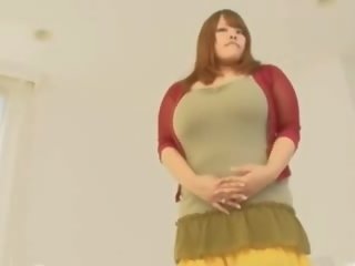 Товста азіатська sweetheart з великий цицьки